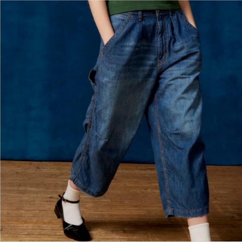 Urban Outfitters BDG Wide Leg Meg Carpenter Jean Short Capri in Dark Blue